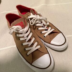 Converse Chuck Taylor All Star Low – Tan/Red – Women’s 7 / Men’s 5